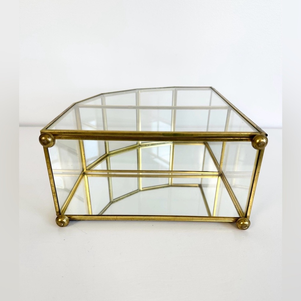 Vintage Left-Angled Quarter-Circle Brass and Glass Curio Display Cabinet - Picture 9 of 9